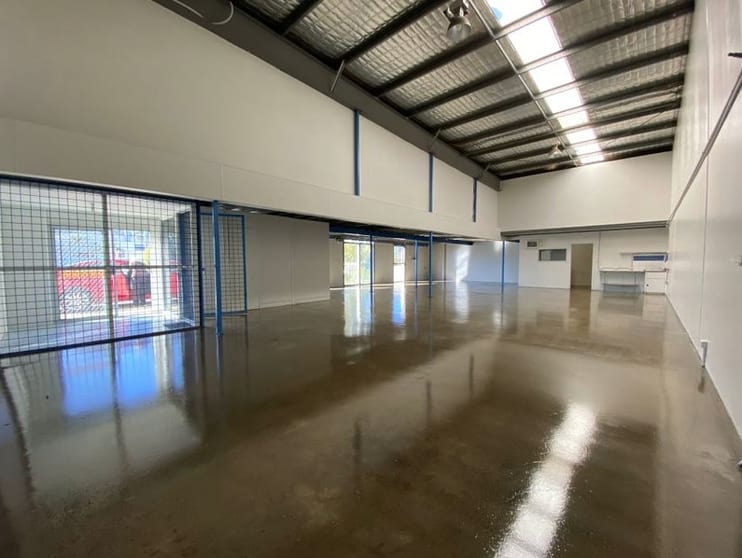 Click to view all images 1b/15 Hutchinson Street Burleigh Heads QLD 4220 - Image 3