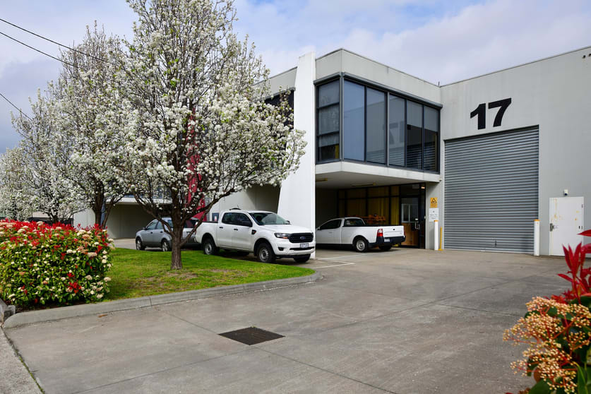 Click to view all images 17 Moller Street Oakleigh VIC 3166 - Image 1