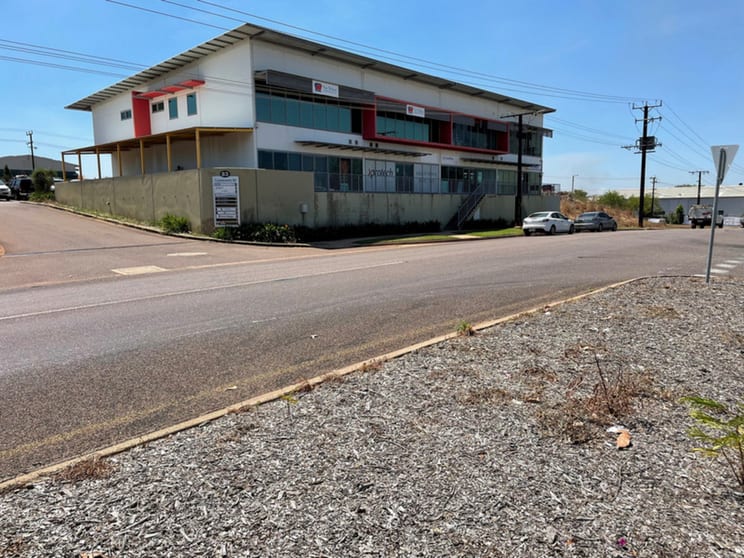 Click to view all images 4/83 Coonawarra Road Winnellie NT 0820 - Image 1