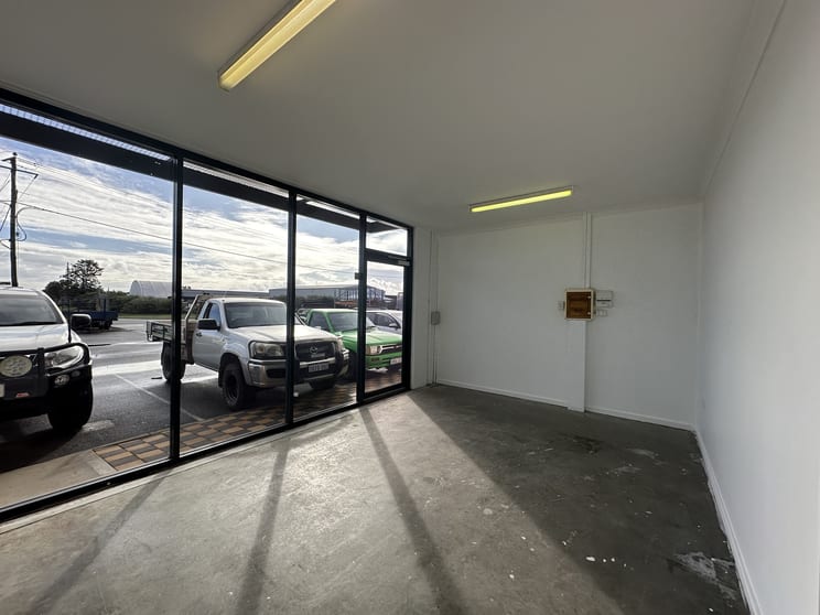 Click to view all images 2/64 Halifax Drive Davenport WA 6230 - Image 3