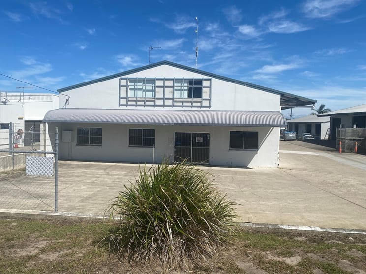 Click to view all images 150 Mark Road Caloundra QLD 4551 - Image 1