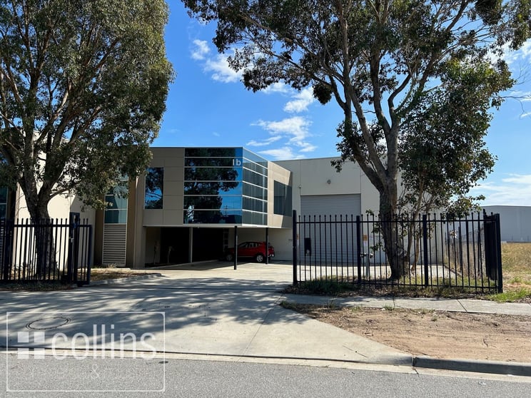 Click to view all images 1B Chapel Street Lynbrook VIC 3975 - Image 1