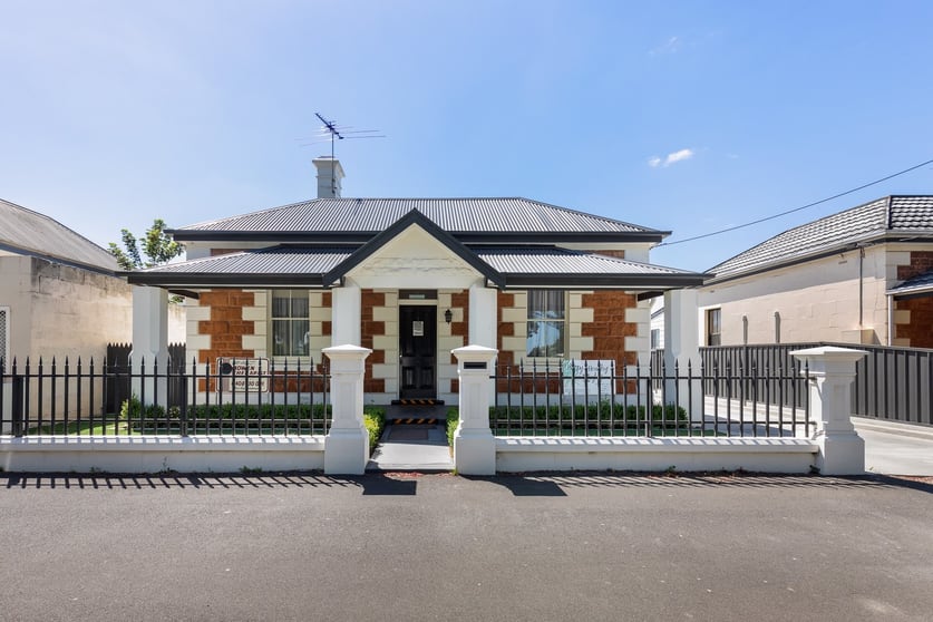 Click to view all images 8 WEHL STREET NORTH Mount Gambier SA 5290 - Image 1