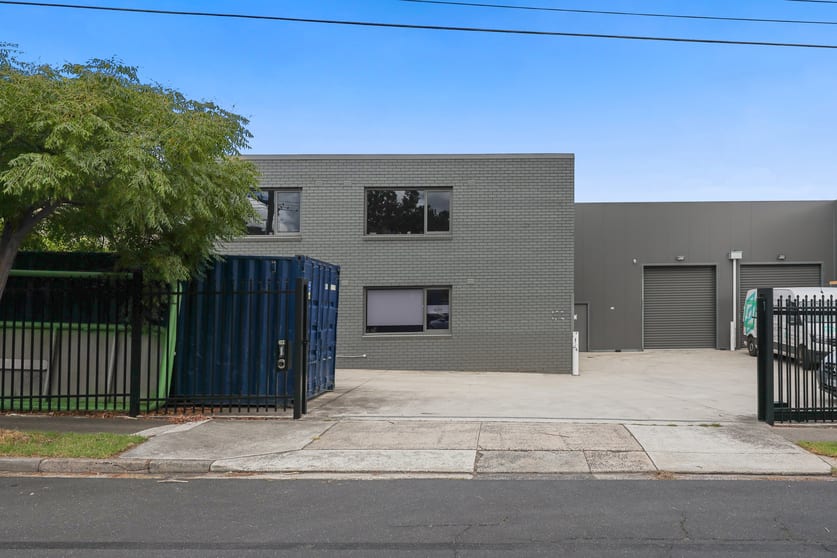Click to view all images 38B Manton Road Oakleigh South VIC 3167 - Image 2