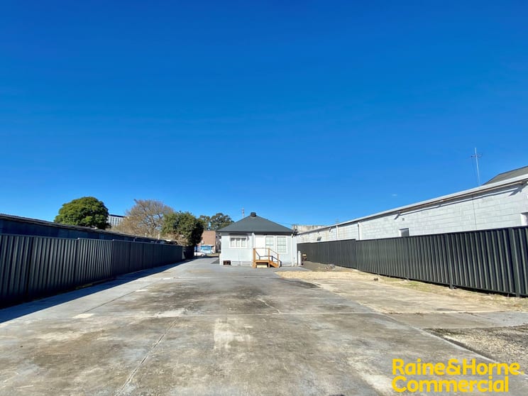 Click to view all images 117 Cox Avenue Kingswood NSW 2747 - Image 3