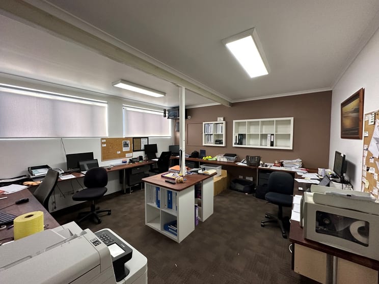 Click to view all images 8/58 Wecker Road Mansfield QLD 4122 - Image 3