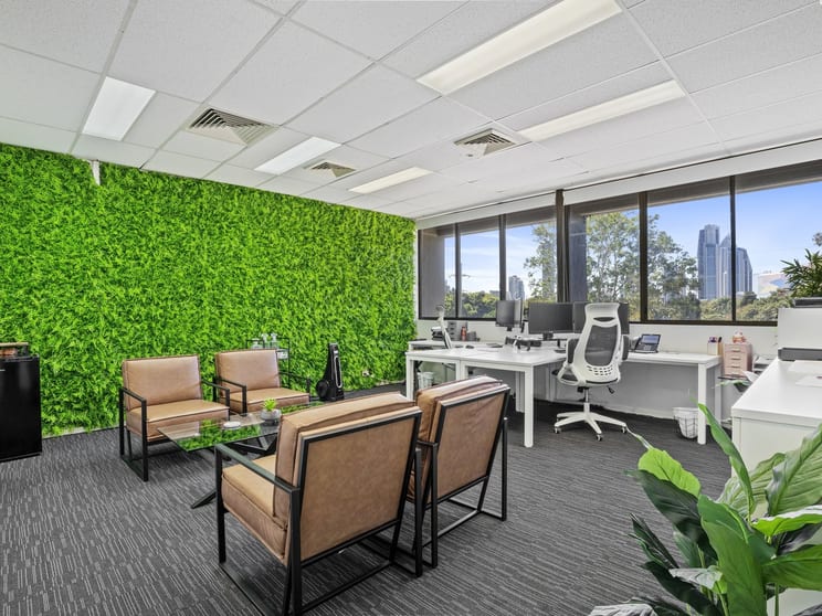 Click to view all images 13/146 Bundall Road Bundall QLD 4217 - Image 1