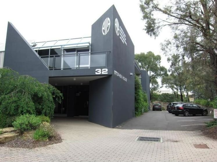 Click to view all images Ground Unit 5/32 Thesiger Court Deakin ACT 2600 - Image 1