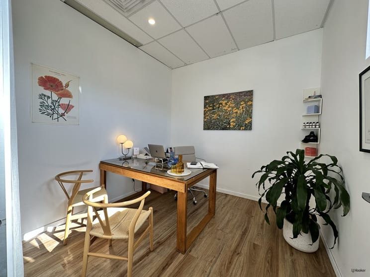 Click to view all images 6/40-42 Palm Beach Avenue Palm Beach QLD 4221 - Image 2