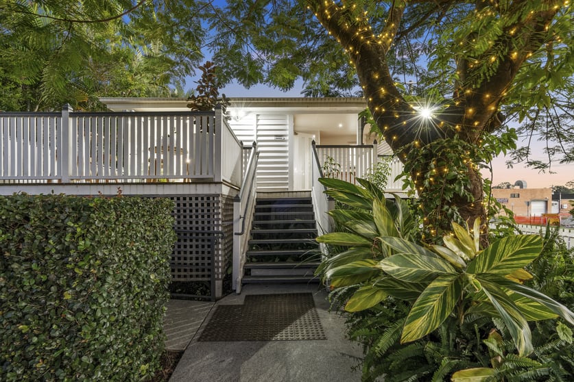 Click to view all images 43 Johnston Street Southport QLD 4215 - Image 1