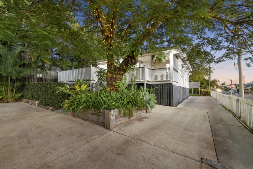 Click to view all images 43 Johnston Street Southport QLD 4215 - Image 2