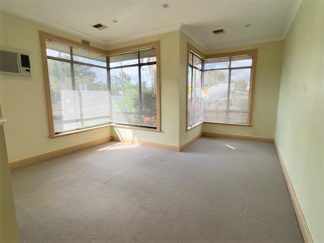 Click to view all images 389 canterbury Road Forest Hill VIC 3131 - Image 3