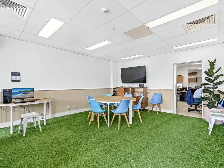 Click to view all images 1, B1/189 Cavendish Road Coorparoo QLD 4151 - Image 2
