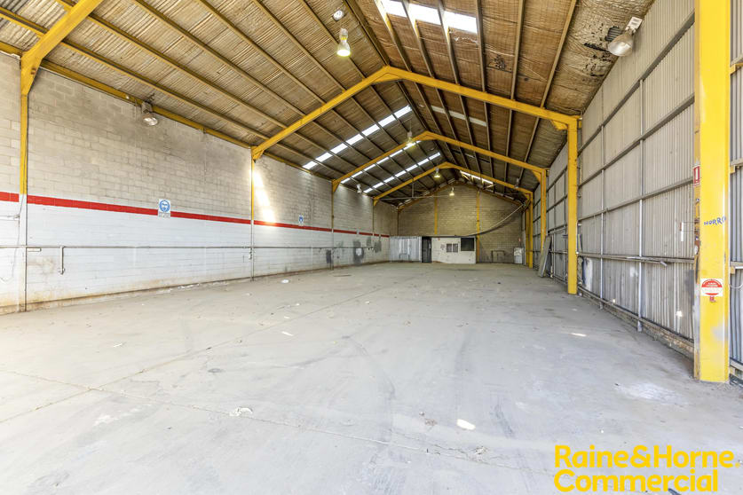 Click to view all images Unit 4/358-360 Edward Street Wagga Wagga NSW 2650 - Image 2