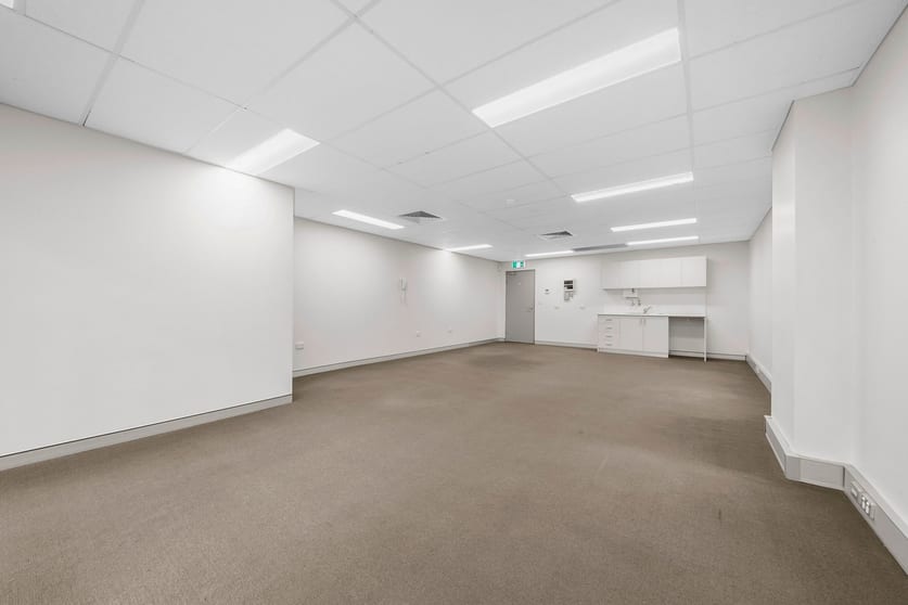 Click to view all images 1002/4 Daydream Street Warriewood NSW 2102 - Image 3