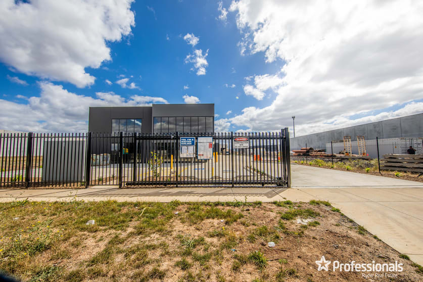 Click to view all images 6/9 Pioneer Way Gisborne VIC 3437 - Image 2