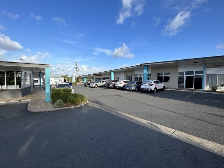 Click to view all images 4/55 Main Street Pialba QLD 4655 - Image 2
