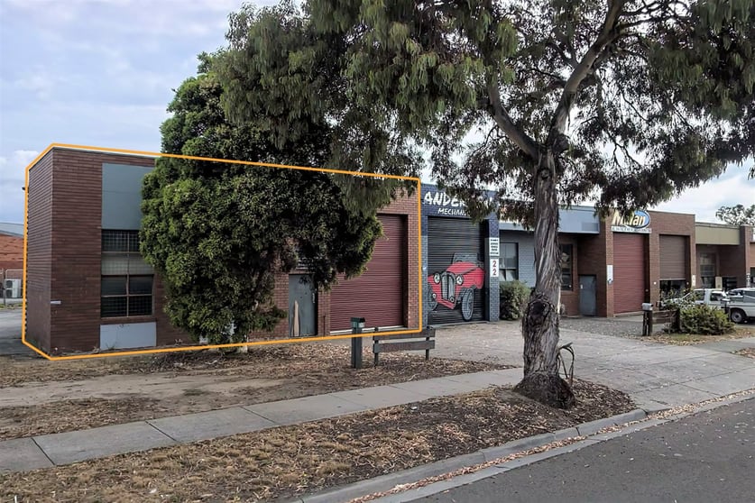 Click to view all images 1/2 BARRY STREET Bayswater VIC 3153 - Image 1