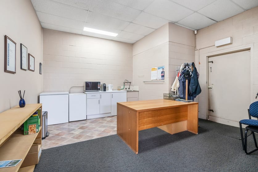 Click to view all images 1/3 Dowsett Street South Geelong VIC 3220 - Image 2