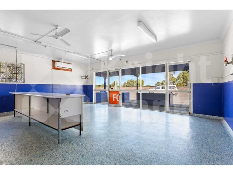 Click to view all images Shop/283 Lakes Creek Road Koongal QLD 4701 - Image 2