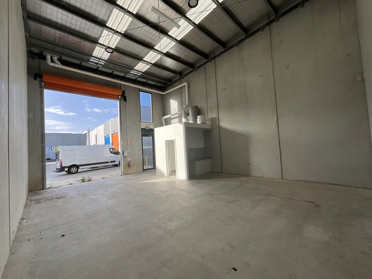 Click to view all images 5/15 Sullivan Street Moorabbin VIC 3189 - Image 3