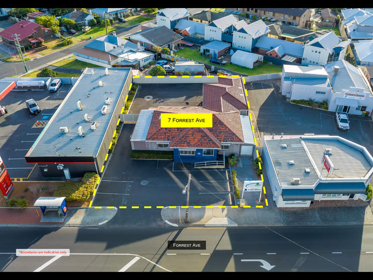 Click to view all images 7 Forrest Avenue South Bunbury WA 6230 - Image 2