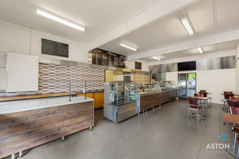 Click to view all images 61 Centreway Mount Waverley VIC 3149 - Image 3