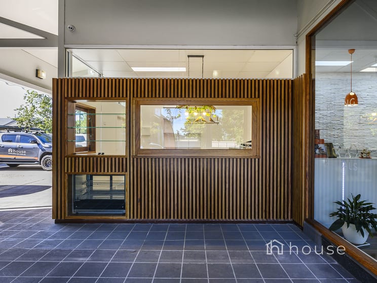 2/10 Fitzgerald Avenue Springwood QLD 4127 - Image 2