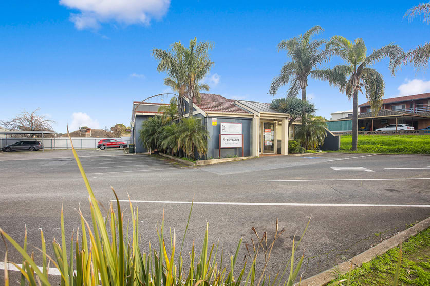 Click to view all images 567 Lower North East Road Campbelltown SA 5074 - Image 3