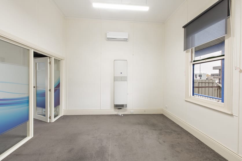 Click to view all images 30 Eastwood Street Bakery Hill VIC 3350 - Image 3
