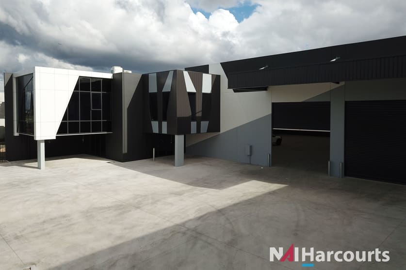 Click to view all images 595 Edgars Road Epping VIC 3076 - Image 2