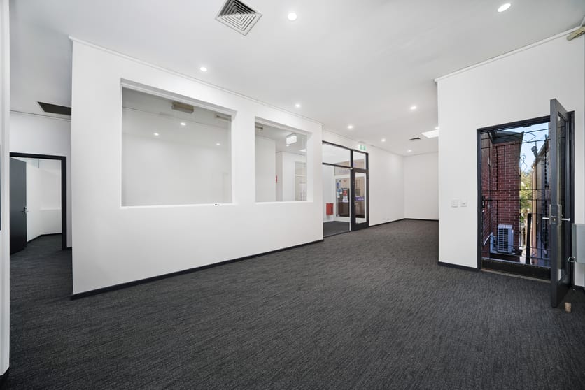 Click to view all images 1/171 Acland Street St Kilda VIC 3182 - Image 3