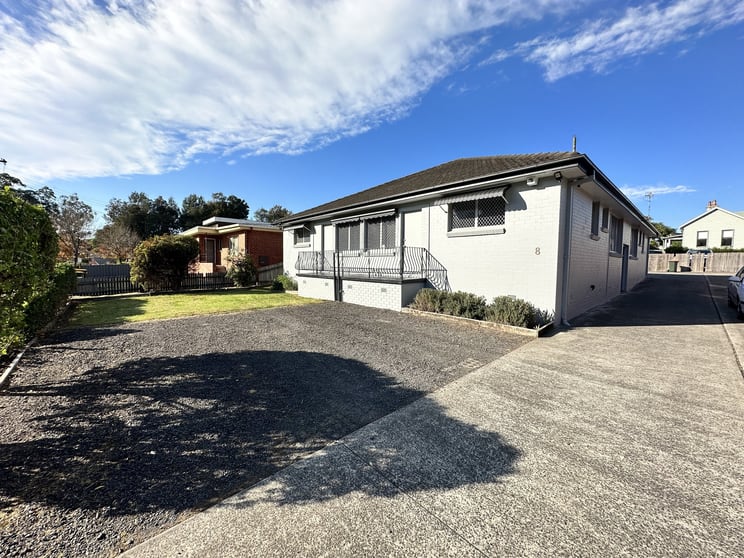 8 McGrath Avenue Nowra NSW 2541 - Image 1