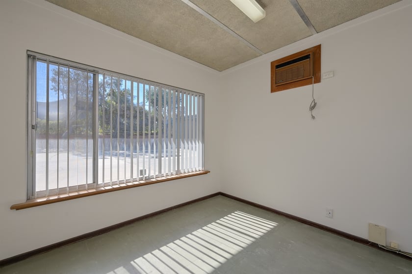Click to view all images 16 Howson Way Bibra Lake WA 6163 - Image 3