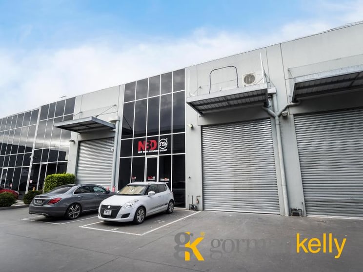 Click to view all images Unit 5/177 Salmon Street Port Melbourne VIC 3207 - Image 1