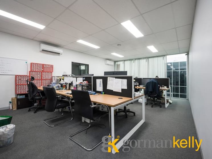 Click to view all images Unit 5/177 Salmon Street Port Melbourne VIC 3207 - Image 2