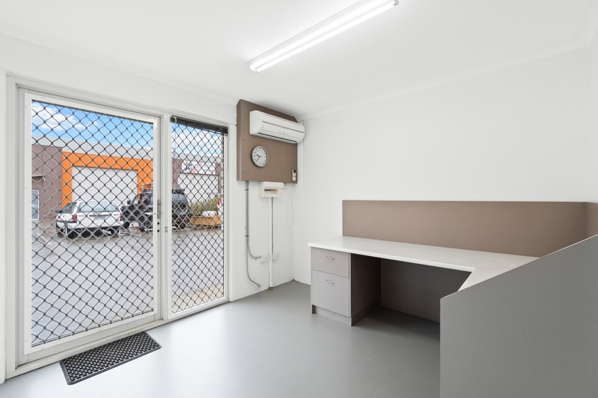Click to view all images 11/29-31 Eastern Road Traralgon VIC 3844 - Image 2