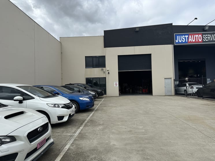 Click to view all images 1/3 Shaft Court Hoppers Crossing VIC 3029 - Image 2