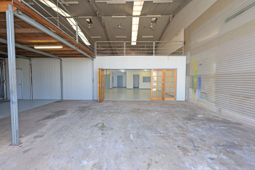 Click to view all images 2/103 Reichardt Road Winnellie NT 0820 - Image 2