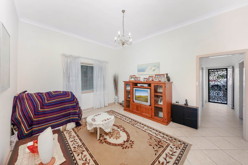 Click to view all images 76 Wigram St Harris Park NSW 2150 - Image 2