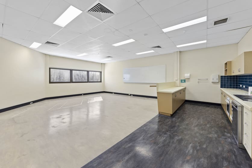 Click to view all images Suite 11/566 Ruthven Street Toowoomba City QLD 4350 - Image 3