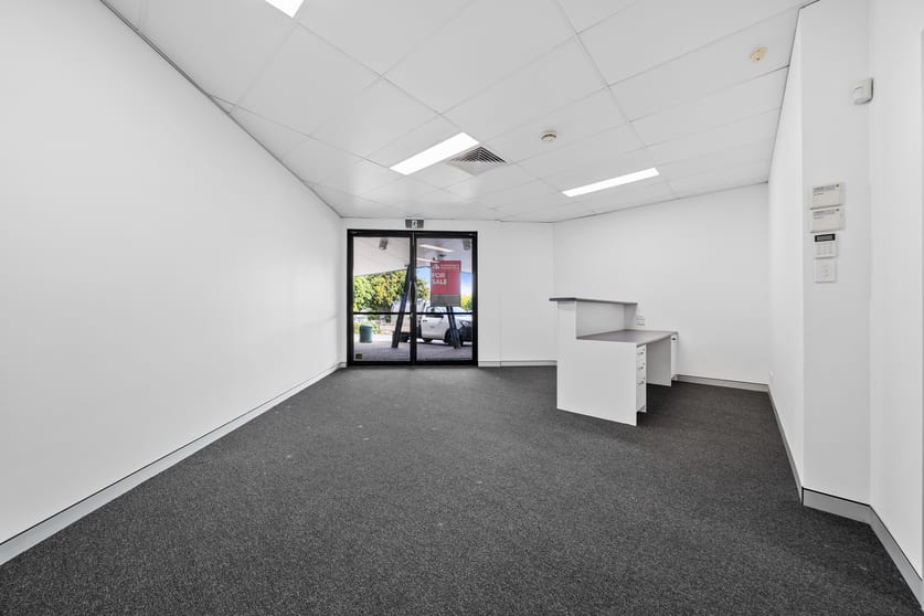 Click to view all images Unit B/295 Kingston Road Logan Central QLD 4114 - Image 2