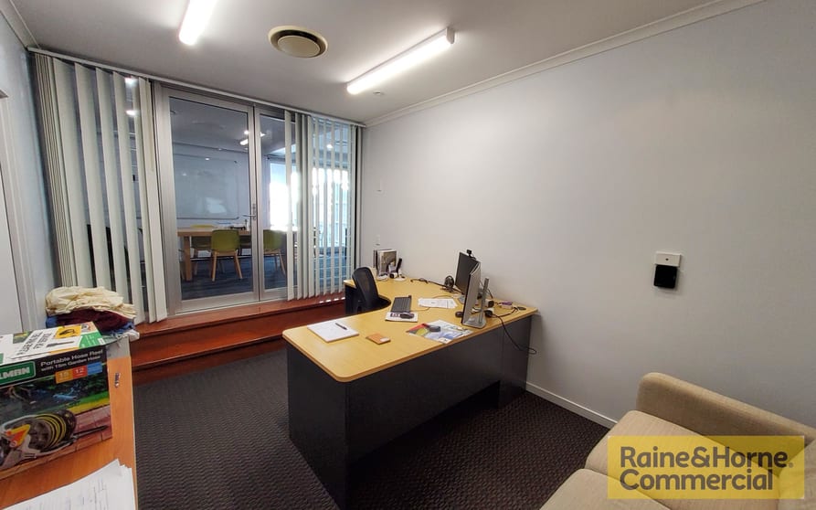 Click to view all images 2/255 Gympie Road Kedron QLD 4031 - Image 2