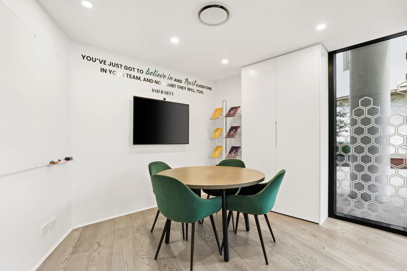 Click to view all images Shop 2/620-624 Botany Road Alexandria NSW 2015 - Image 3