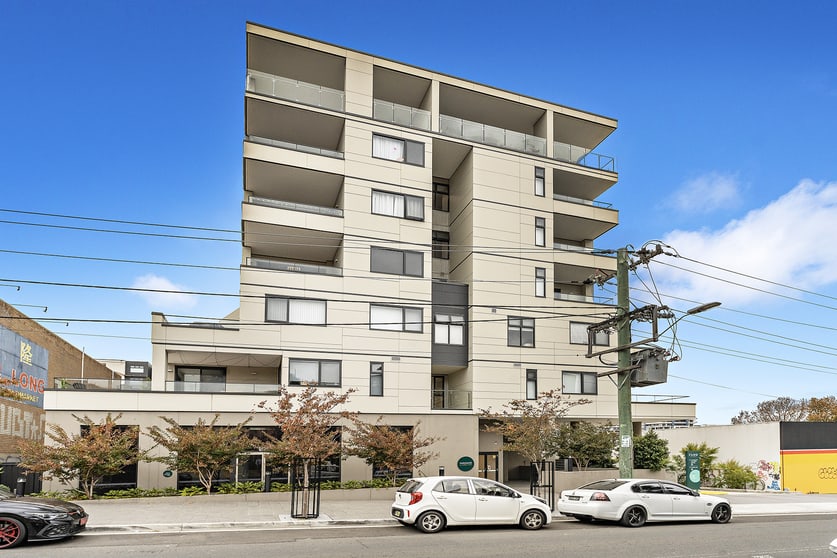Click to view all images 4/83 Campbell Street Wollongong NSW 2500 - Image 2