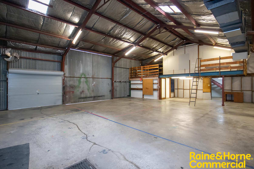 Click to view all images 4/381 Edward Street Wagga Wagga NSW 2650 - Image 2