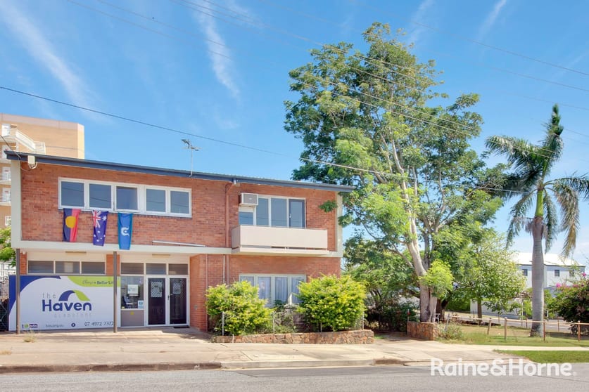 Click to view all images 10 WILLIAM STREET Gladstone Central QLD 4680 - Image 1