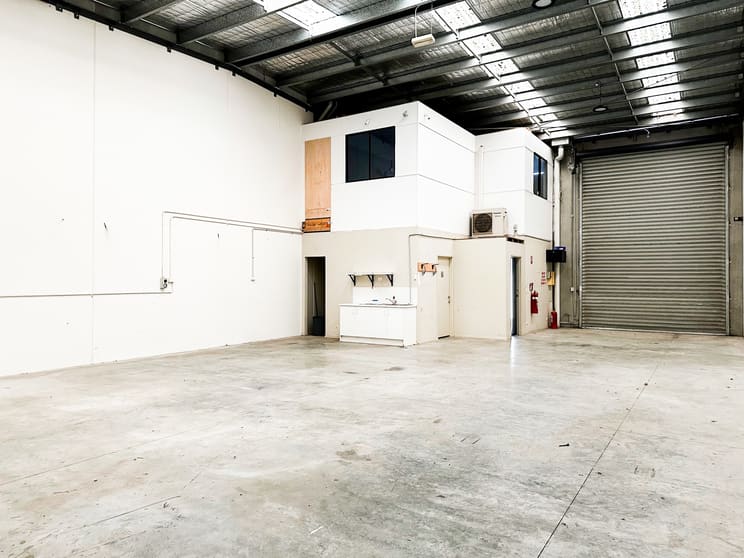 Click to view all images 5/4 TORCA TERRACE Mornington VIC 3931 - Image 3