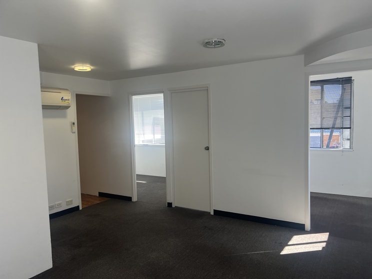 Click to view all images 4/9 Hay Street Caringbah NSW 2229 - Image 2