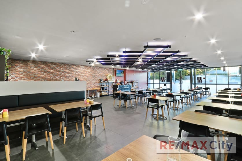 Click to view all images Hamilton QLD 4007 - Image 1